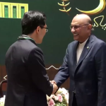 صدر مملکت آصف علی زرداری نےپروفیسر پان شیانگ بن کو پاکستان میں امراض قلب کیلئے ان کی خدمات پر ستارۂ پاکستان سے نوازا