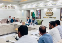مثالی گاؤں منصوبے کے تحت 62 دیہات میں ترقیاتی کام جاری، کمشنر عامر کریم خاں