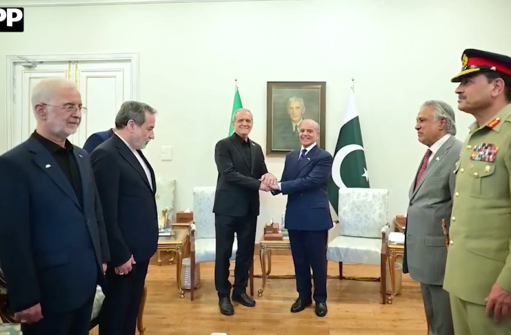 وزیرِ اعظم محمد شہباز شریف سے ایرانی صدر ڈاکٹر مسعود پزشکیان کے مابین دوطرفہ ملاقات