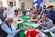 تحصیل کمپلیکس دینہ میں کھلی کچہری ،عوام کے مسائل کا بروقت حل ان کی اولین ترجیحات میں شامل ہے، بلال اظہر کیانی