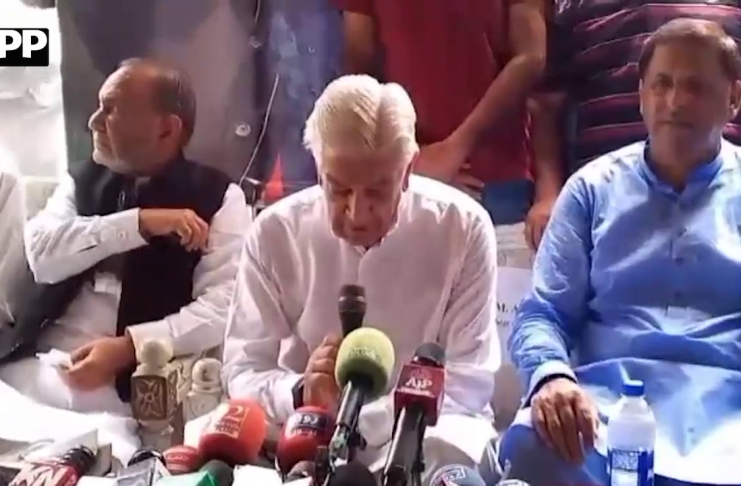 وزیر دفاع خواجہ محمد آصف کا ایک کلومیٹر طویل فیض احمد فیض فلائی اوور کا افتتاح