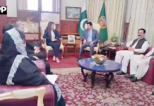 گورنر خیبرپختونخوا فیصل کریم کنڈی سے پاکستان میں امریکہ کی ناظم الامور نیٹلی اے بیکر نے گورنر ہاؤس پشاور میں ملاقات