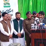 ملتان میں یومِ آزادی کی مرکزی تقریب، کمشنر اور ڈپٹی کمشنر نے قومی پرچم سربلند کیا