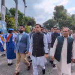 یومِ دفاع: جناح ہال میں ہلالِ استقلال پرچم کشائی کی پروقار تقریب