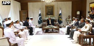 صدر آصف علی زرداری نے انڈونیشیا کی بحریہ کے سربراہ کو نشان امتیاز (ملٹری) عطا کیا