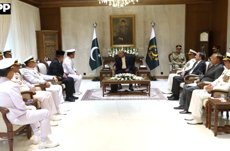 صدر آصف علی زرداری نے انڈونیشیا کی بحریہ کے سربراہ کو نشان امتیاز (ملٹری) عطا کیا