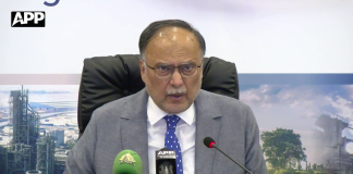 گزشتہ اڑھائی برس کے دوران حکومت نے معاشی اعتماد کی بحالی اور معیشت کی بنیادیں مضبوط بنانے پر توجہ مرکوز کی ہے، معاشی اشاریوں میں بہتری آئی ہے، احسن اقبال