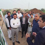 وفاقی وزیر داخلہ محسن نقوی کا اسلام آباد ایکسپریس وے سروس روڈ پراجیکٹ کا دورہ، یوٹیلیٹیز کی منتقلی میں تاخیر پر ناراضگی کا اظہار