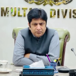 ملتان وہاڑی روڈ پر غیر قانونی میڈین کٹس بنانے والوں کے خلاف مقدمات درج کرانے کا حکم: کمشنر عامر کریم خاں