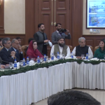 وفاقی حکومت عسکری قیادت کے ساتھ ملکر خیبر پختونخوا کے عوام کے مسائل حل کرے گی، امن اور ترقی کا دور واپس لاکر عوام کی خوشحالی کے خوابوں کو عملی جامہ پہنائیں گے؛ وزیراعظم شہباز شریف